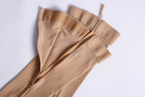 Usine personnalisée graduée <span class=keywords><strong>classe</strong></span> <span class=keywords><strong>2</strong></span> sans pied 23-32 mmHg gonflement cuisse haute fermeture éclair en nylon <span class=keywords><strong>bas</strong></span> <span class=keywords><strong>de</strong></span> Compression pour varices - Product Image 4