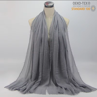 Foulard uni certifié OEKO-TEX pour femme avec bordure effet barbe, léger, froissé, respirant et durable pour un usage quotidien
