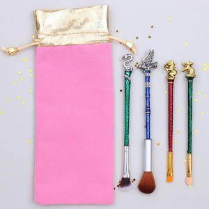 4 pièces exquis écoles <span class=keywords><strong>de</strong></span> magie <span class=keywords><strong>maquillage</strong></span> <span class=keywords><strong>pinceau</strong></span> ensemble métal 3D personnage magique <span class=keywords><strong>Harry</strong></span> fard à paupières brosse <span class=keywords><strong>Potter</strong></span> cadeau - Product Image 6