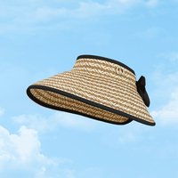 Usine de chapeaux avec 16 ans d'expérience : Vente en gros de chapeaux de soleil en paille pliables à calotte ouverte pour femmes, avec logo personnalisé et visières de plage à nœud réglable
