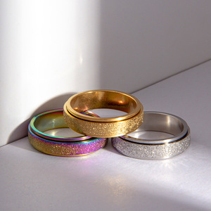 Neuankömmling Hochwertige drehbare Ringe 6mm Edelstahl 18 Karat vergoldet stumpfer polnischer Edelstahl <span class=keywords><strong>ring</strong></span> für Männer Frauen - Product Image 2
