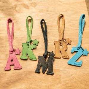 Porte-clés personnalisé en cuir PU avec lettres de l'alphabet A-Z, gravure laser, pendentif étoile, cadeau souvenir promotionnel - Product Image 1