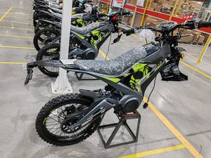 米国倉庫 73.8V8000W 31.9Ah 四ピストンディスクブレーキ搭載 Eピットバイク 長距離走行用 Eダートバイク - Product Image 5