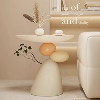 Table d'appoint empilable Pebble avec plateau crème et base cloche bicolore en résine époxy sculpturale, étanche, pour salon, vente en gros