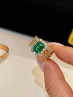 Bague en or jaune 18 carats avec rubis et émeraudes de laboratoire, sertie d'une halo de pierres précieuses colorées, bijoux de mariée