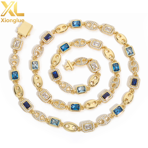 Collar Gargantilla con Diseño de Nariz de Cerdo, Geométrico, con Gemas de Circonio Azul y Blanco, Joyería Fina de Lujo - Product Image 1
