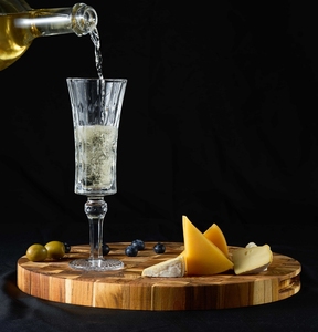 Ha Le Eco-Friendly Natural and Organic Raw Bark Edge Serving Platter Rustic Tree Bark Wood Cutting Board Wooden Chopping Board - Product Image 5