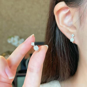 <span class=keywords><strong>Pendientes</strong></span> de Oro Blanco de 18K con Diamantes Cultivados en Laboratorio, Corte Princesa, Cuatro Puntas, Certificación IGI, 0.322ct, Piedras Laterales - Product Image 4