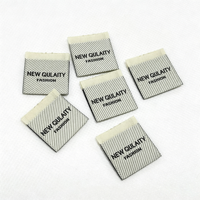 Étiquettes de vêtements personnalisées haute densité, étiquettes en taffetas finement tissées avec finition satinée et bords pliés