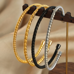 <span class=keywords><strong>Bracelet</strong></span> minimaliste géométrique à ligne torsadée élastique, étanche, plaqué or 18 carats, <span class=keywords><strong>en</strong></span> acier inoxydable, <span class=keywords><strong>bracelet</strong></span> manchette, bijoux femme - Product Image 3