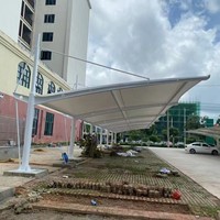 Pérgola Moderna y Sencilla de Acero Gris con Techo Retráctil Manual de Doble Brazo para 3 Autos, Garaje con Sombra para Estacionamiento