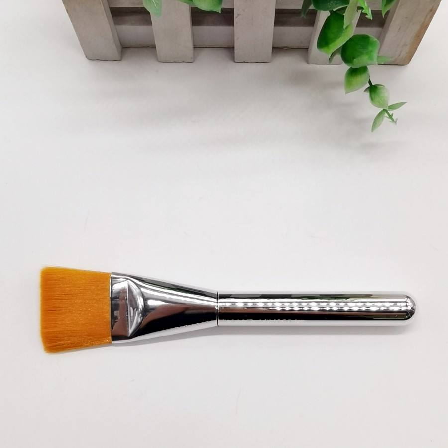 ที่จับโลหะสีเงินผมสีส้ม