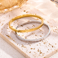 Bracelet de mode en acier titane étanche pour femmes Simple plaqué or 18 carats lignes solides bracelets élégants accessoire quotidien