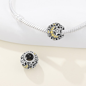 Cuentas de cobre huecas con circonitas en forma de luna y estrella, accesorios originales y versátiles para pulseras DIY, venta al por mayor. - Product Image 5