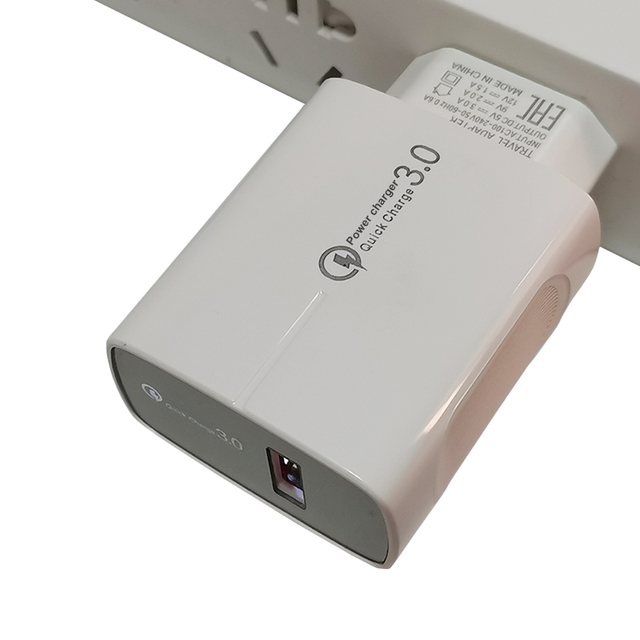 Fashion Design Smart Mobile Phone QC3.0 Quick Charging Electric USB Wall Charger with Mirror Screen Light Design 5V/3A