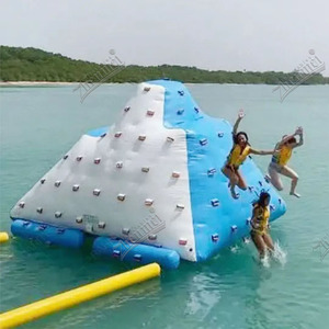 โรงงานเจิ้นเม่ย ผลิตและจำหน่ายของเล่นน้ำเป่าลมรูปภูเขาน้ำแข็ง วัสดุ PVC ทนทาน ใช้เป็นผนังปีนป่ายลอยน้ำสำหรับทะเลสาบและสระว่ายน้ำ - Product Image 3