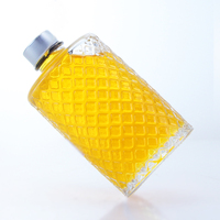 Edle Strukturierte Runde Glasflasche 500ml mit Schraubverschluss, Mattiert, Großhandel, Hochwertiges Klarglas, Geometrisches Relief, Spirituosenflasche für Brennereien