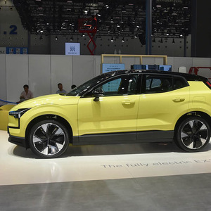 V-olvo EX30 à traction arrière, édition longue portée, plus électrique pur, 2 roues motrices, petit SUV familial à haute performance, best-seller - Product Image 2