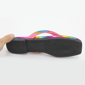 Nuevas zapatillas <span class=keywords><strong>de</strong></span> mujer <span class=keywords><strong>con</strong></span> diamantes <span class=keywords><strong>de</strong></span> imitación y arcoíris ostentosas, chanclas para mujer, zapatillas <span class=keywords><strong>de</strong></span> playa <span class=keywords><strong>de</strong></span> verano para mujer, <span class=keywords><strong>sandalias</strong></span>, zapatillas planas para mujer y Niña - Product Image 6
