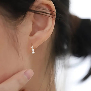 Orecchini a Perno Minimalisti per Donne, Design Elegante e Delicato, Accessori per Orecchie da Indossare Quotidianamente - Product Image 2