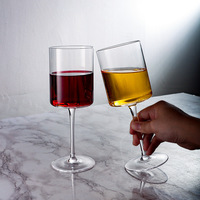 Verres à vin rouge et vin mousseux à pied droit, design nordique minimaliste, logo personnalisé disponible pour la maison