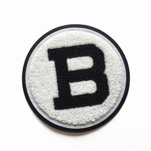 Prix d'usine, nouvelle conception personnalisée, patchs brodés, patchs en tissu toile de haute qualité, broderie machine, badge de mode streetwear - Product Image 1