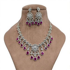 Ensemble collier et boucles d'oreilles tendance en laiton plaqué argent de qualité supérieure avec zircon, idéal pour les fiançailles, les mariages, les fêtes et les cadeaux. - Product Image 2