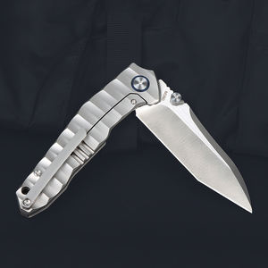 Hoja plegable de acero M390 de alta calidad 60HRC, cuchillo de bolsillo táctico Premium, mango de titanio, mecanizado CNC, excelente 60HRC OEM - Product Image 4