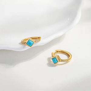 Pendientes de aro de plata de ley cuadrados turquesa Accesorio de moda geométrico de estilo clásico chapado en oro de 18 quilates - Product Image 2