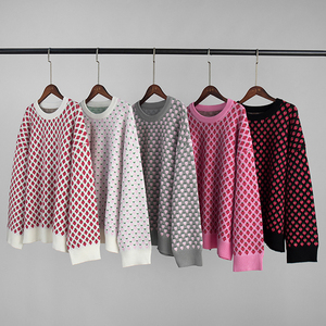 Suéter de Punto Casual con Estampado de Fresas para Otoño, Nuevo, Cuello Redondo, Holgado, Personalizado con Estampado para Mujer - Product Image 1