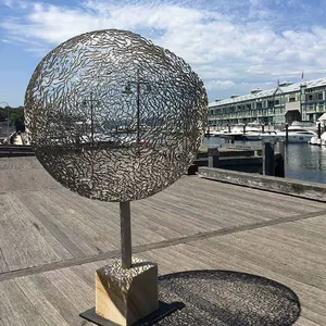 Escultura de bolas de aço inoxidável cromado kingpost ao ar livre esculturas de bolas de aço inoxidável oco arte em metal torus