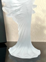 Vase en cristal Art Déco Déesse ailée, sculpture en verre givré de France, statue d'ange luxueuse, vase à fleurs pour la décoration intérieure