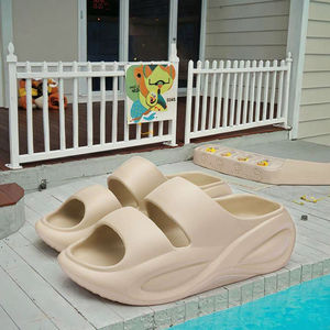 Nouvelle arrivée de tongs d'intérieur et d'extérieur en EVA pour hommes, chaussures de plage d'été à fond épais avec diapositives pour la vente en gros - Product Image 5