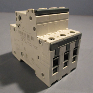 Interruptor de Circuito en Miniatura 5SY4306-7, 3 Polos, 400 V, 1699223, Interruptor de Circuito en Miniatura 5SY4306-7, 3 Polos, 400 V, 1699223, Plc - Product Image 1