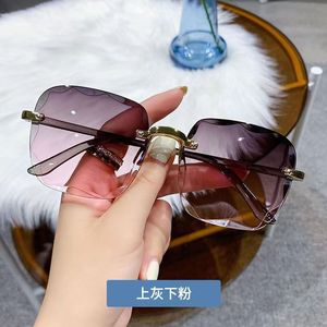 Gafas de sol cuadradas sin marco de estilo europeo para mujer, lentes de PC con protección UV400, gafas de sol modernas a la moda - Product Image 3