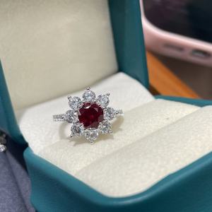 Anillo, Pendientes y Collar <span class=keywords><strong>de</strong></span> Plata 925 Chapado en Oro con Rubí <span class=keywords><strong>de</strong></span> 1 Quilate <span class=keywords><strong>de</strong></span> Alta Gama, Color <span class=keywords><strong>Sangre</strong></span> <span class=keywords><strong>de</strong></span> Pichón, Diseño <span class=keywords><strong>de</strong></span> Flores/Girasol - Product Image 3