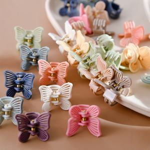 Pince à cheveux papillon en résine pour femme - Accessoire élégant fait main pour franges et mèches latérales, <span class=keywords><strong>coiffure</strong></span> princesse mignonne et colorée - Product Image 3