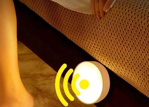 Sensor de movimiento inteligente controlado por voz, luz nocturna, iluminación LED blanca cálida para el hogar, pasillos, dormitorios, carga automática al aire libre - Product Image 4