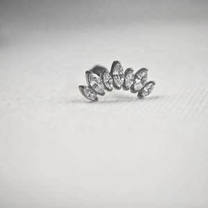 <span class=keywords><strong>Orecchini</strong></span> e Anelli <span class=keywords><strong>per</strong></span> Piercing in Titanio G23 con Filettatura Interna e 7 Zirconi, Gioielli Personalizzati <span class=keywords><strong>per</strong></span> Matrimoni - Product Image 1