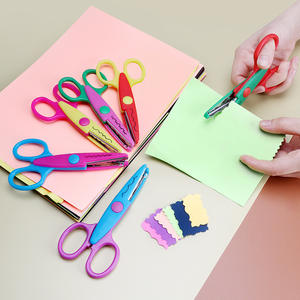 กรรไกรงานฝีมือปลายโค้งสำหรับเด็ก 13.2 ซม. ปลายมนสำหรับตัดกระดาษ อุปกรณ์ศิลปะ DIY สำหรับนักเรียน ชุดสีสันสดใสพร้อมกล่องเก็บ - Product Image 2