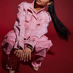 Completo <span class=keywords><strong>Donna</strong></span> Stile Street con Giacca Cargo Corta Personalizzata e Jeans Larghi in Tessuto a Maglia - Product Image 6