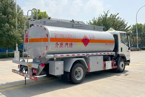 Camion-citerne à huile CLW neuf 4x2, 11000L, camion de ravitaillement, transmission manuelle, camion de transport de liquides inflammables - Product Image 4