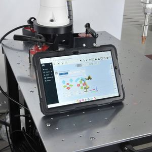 Machine de soudage, nettoyage et découpe au laser à fibre portative, collaborative et automatique à 6 axes, avec refroidissement par eau et moteur laser - Product Image 4