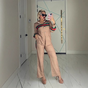 Nouvel ensemble d'été de luxe 2025 pour femme : T-shirt court à manches courtes et survêtement imprimé de créateur, style décontracté - Product Image 3