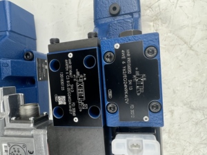 Vannes de commande directionnelles proportionnelles hydrauliques série 4WRLE 4WRLE10/16/25/27/35 4WRLE 25 WZ350SJ-3X/G24EK0/A1M-561 - Product Image 3