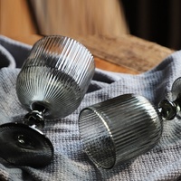 Fabricants chinois de verres à vin à rayures verticales, gobelets en verre ambré et violet pour bar, fête ou mariage