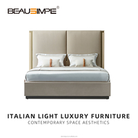 Lit Queen Size Moderne de Luxe Italien en Bois Massif et Tissu, Design Personnalisable, Taille et Couleur au Choix, Mobilier de Chambre à Coucher de Luxe Léger