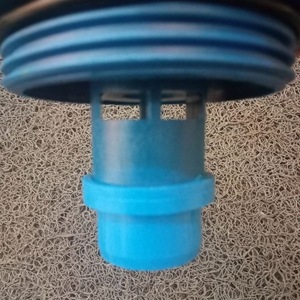 Bouchon de réservoir de carburant Mahle 70360105 en acier bleu pour usage industriel - Product Image 1
