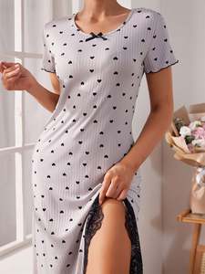 Sfy-y1489 Nouvelle Robe de Nuit Tendance Extensible et Ajustée à Col Rond et Manches Courtes, Imprimé Cœur, Grande Taille, Fendue Mi-longue - Product Image 5