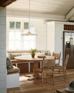Cuisine américaine sur mesure Vermonhouzz avec des tabourets <span class=keywords><strong>de</strong></span> <span class=keywords><strong>bar</strong></span> en <span class=keywords><strong>rotin</strong></span> et un crédence en carreaux floraux pour un intérieur haut <span class=keywords><strong>de</strong></span> gamme - Product Image 3